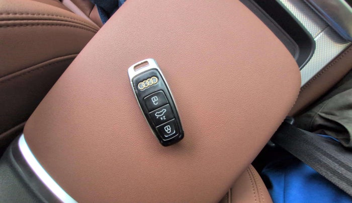 2019 Audi Q8 55 TFSI quattro, Petrol, Automatic, 19,992 km, Key Close Up