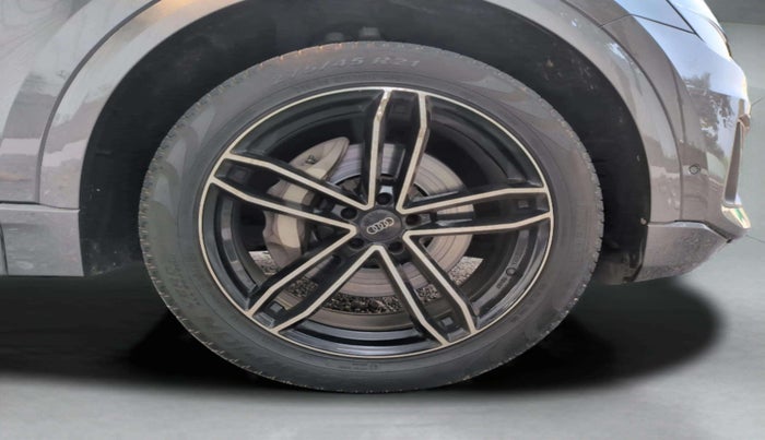 2019 Audi Q8 55 TFSI quattro, Petrol, Automatic, 19,992 km, Right Front Wheel