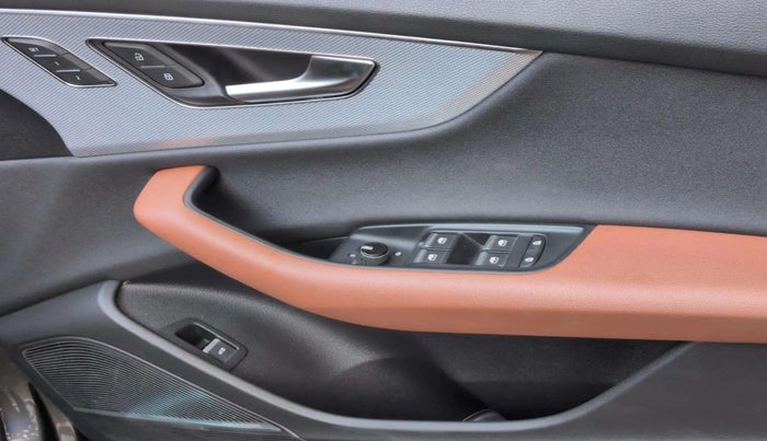 2019 Audi Q8 55 TFSI quattro, Petrol, Automatic, 19,992 km, Driver Side Door Panels Control