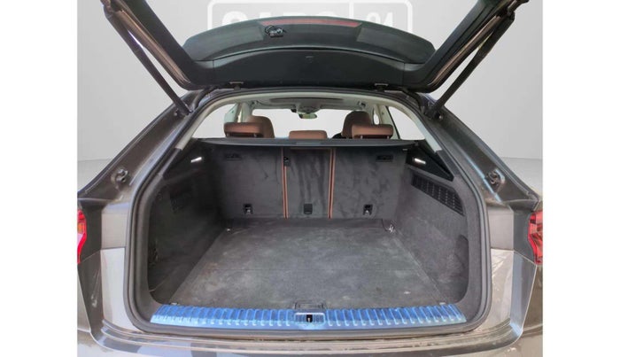 2019 Audi Q8 55 TFSI quattro, Petrol, Automatic, 19,992 km, Boot Door Open