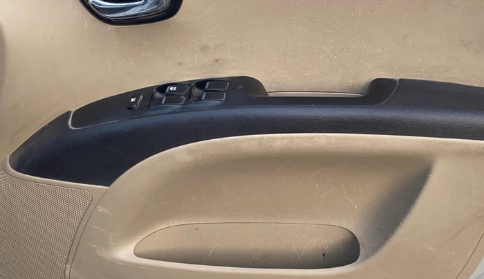 2014 Hyundai i10 SPORTZ 1.1, CNG, Manual, 87,563 km, Driver Side Door Panels Control