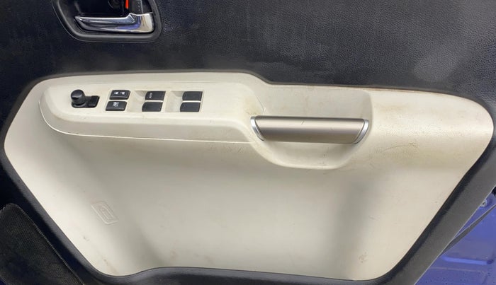 2017 Maruti IGNIS ALPHA 1.2, Petrol, Manual, 76,558 km, Driver Side Door Panels Control