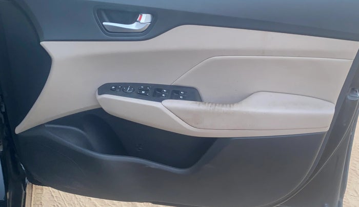 2019 Hyundai Verna 1.6 VTVT SX O, Petrol, Manual, 98,190 km, Driver Side Door Panels Control