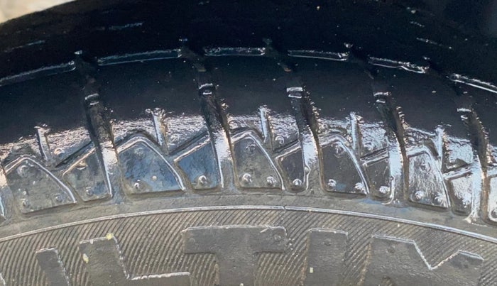 2015 Hyundai Eon MAGNA +, Petrol, Manual, 1,20,716 km, Right Rear Tyre Tread