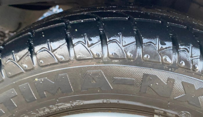 2015 Hyundai Eon MAGNA +, Petrol, Manual, 1,20,716 km, Left Rear Tyre Tread