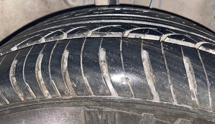 2013 Hyundai i20 SPORTZ 1.2, Petrol, Manual, 66,248 km, Right Front Tyre Tread