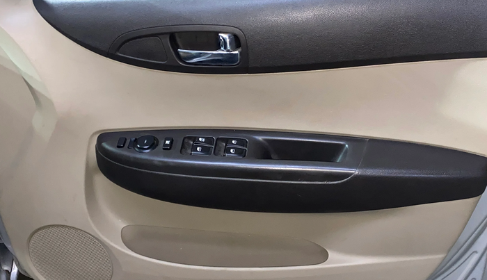 2013 Hyundai i20 SPORTZ 1.2, Petrol, Manual, 66,248 km, Driver Side Door Panels Control