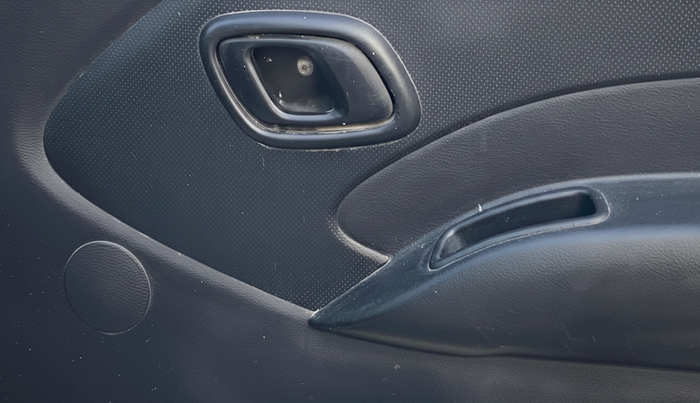 2017 Datsun Redi Go T (O), Petrol, Manual, 56,910 km, Driver Side Door Panels Control