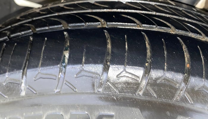 2021 Maruti XL6 ZETA MT, Petrol, Manual, 77,479 km, Left Front Tyre Tread