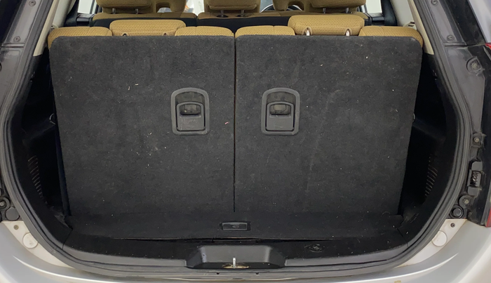 2020 Mahindra XUV500 W9 AT, Diesel, Automatic, 74,659 km, Boot Inside