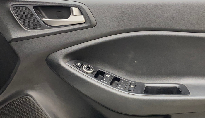 2019 Hyundai Elite i20 SPORTZ PLUS 1.2 DUAL TONE, Petrol, Manual, 1,07,519 km, Driver Side Door Panels Control