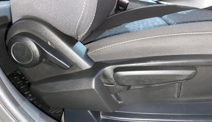 2023 Tata ALTROZ XZ PETROL, Petrol, Manual, 2,818 km, Driver Side Adjustment Panel