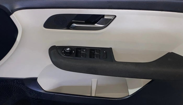 2023 Tata ALTROZ XZ PETROL, Petrol, Manual, 2,818 km, Driver Side Door Panels Control