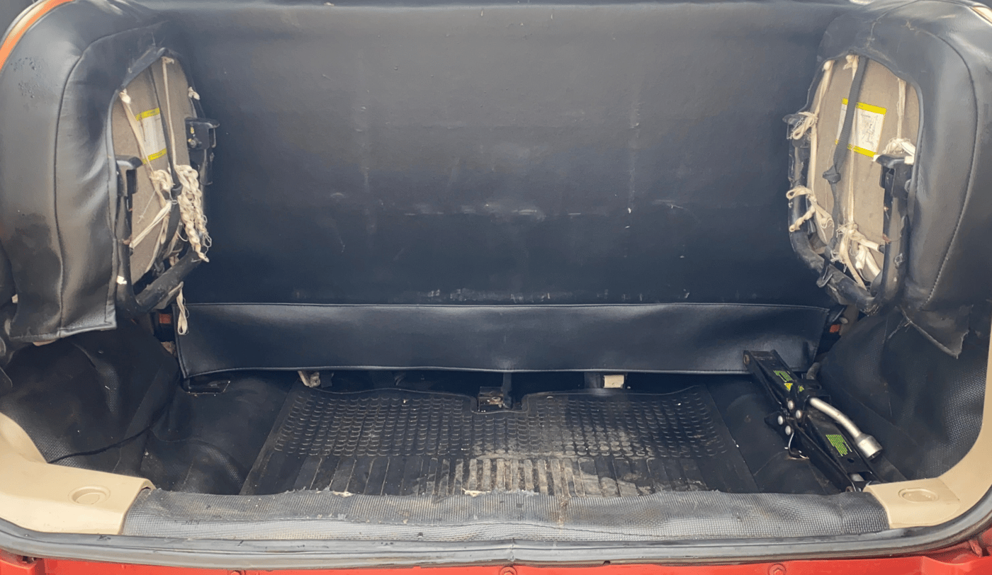 2016 Mahindra TUV300 T8, Diesel, Manual, 1,39,938 km, Boot Inside