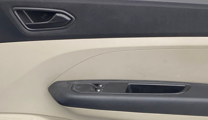 2019 Renault TRIBER RXL MT, Petrol, Manual, 37,746 km, Driver Side Door Panels Control