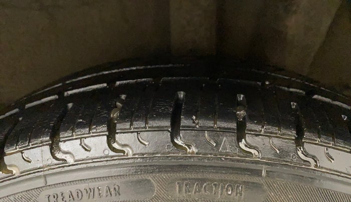 2017 Hyundai Grand i10 SPORTZ 1.2 KAPPA VTVT, CNG, Manual, 85,456 km, Right Rear Tyre Tread