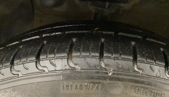 2017 Hyundai Grand i10 SPORTZ 1.2 KAPPA VTVT, CNG, Manual, 85,456 km, Left Front Tyre Tread