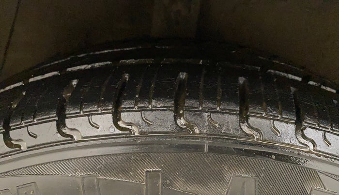 2017 Hyundai Grand i10 SPORTZ 1.2 KAPPA VTVT, CNG, Manual, 85,456 km, Left Rear Tyre Tread