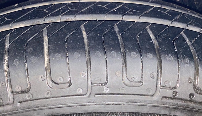 2016 Maruti Celerio VXI, Petrol, Manual, 90,947 km, Left Front Tyre Tread