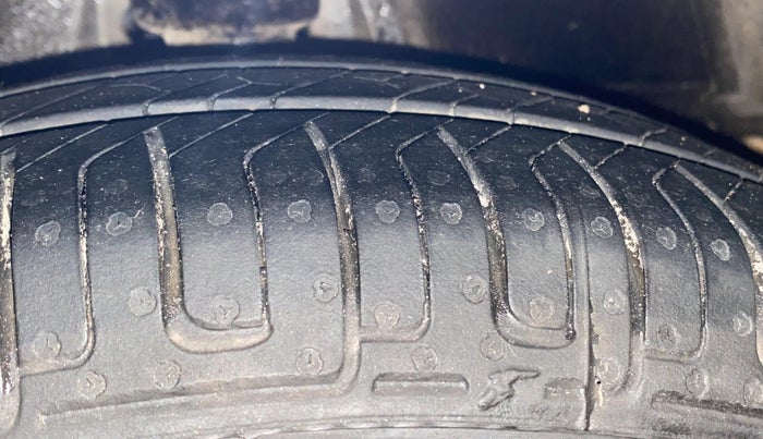 2016 Maruti Celerio VXI, Petrol, Manual, 90,947 km, Right Front Tyre Tread