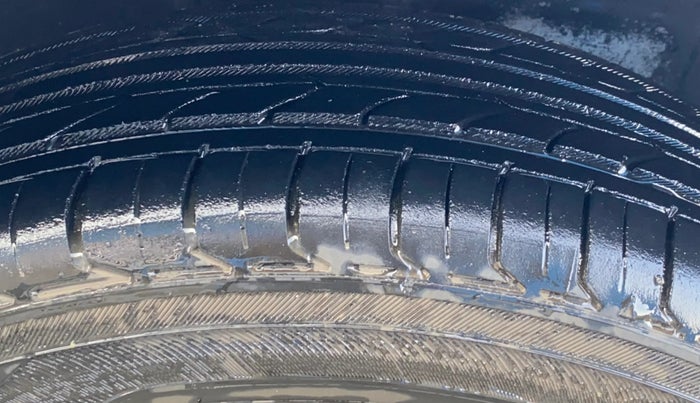 2016 Maruti Wagon R 1.0 VXI, Petrol, Manual, 59,341 km, Right Front Tyre Tread