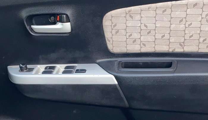 2016 Maruti Wagon R 1.0 VXI, Petrol, Manual, 59,341 km, Driver Side Door Panels Control