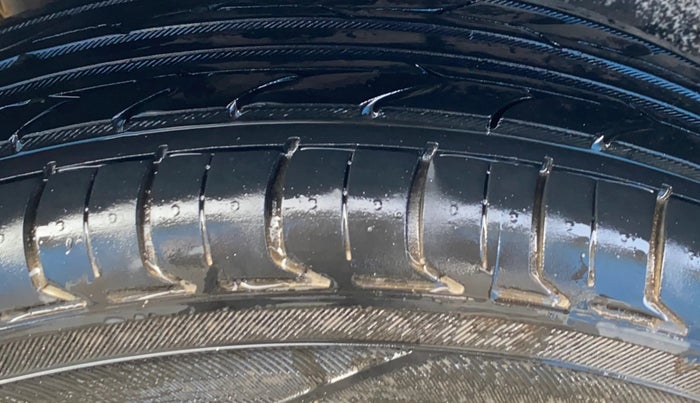 2016 Maruti Wagon R 1.0 VXI, Petrol, Manual, 59,341 km, Right Rear Tyre Tread