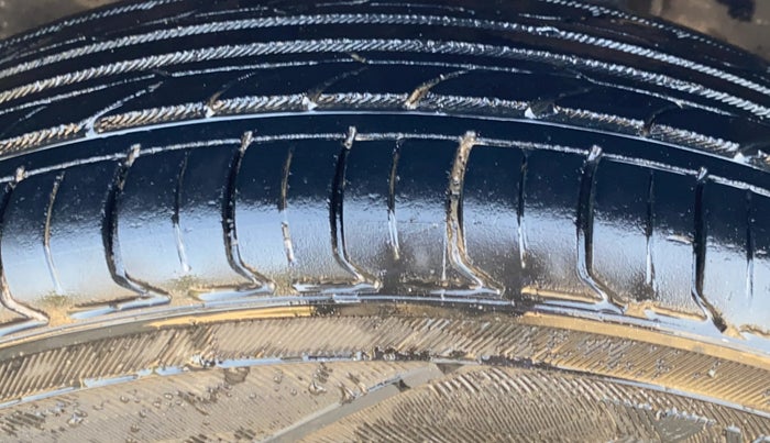 2016 Maruti Wagon R 1.0 VXI, Petrol, Manual, 59,341 km, Left Front Tyre Tread