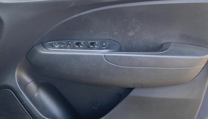 2019 Hyundai VENUE SX 1.0 TURBO, Petrol, Manual, 51,442 km, Driver Side Door Panels Control