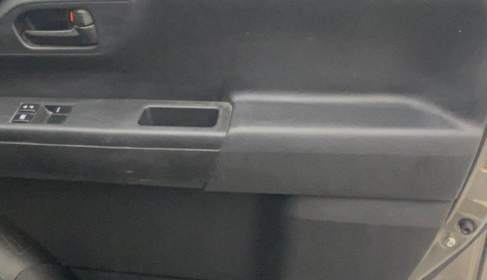 2022 Maruti New Wagon-R LXI CNG (O) 1.0, CNG, Manual, 53,181 km, Driver Side Door Panels Control