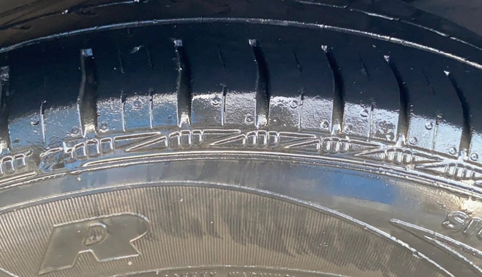 2019 Maruti XL6 ALPHA MT, Petrol, Manual, 94,172 km, Right Front Tyre Tread