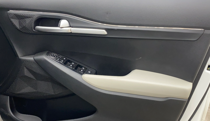 2021 KIA SELTOS HTK PLUS 1.5 IMT, Petrol, Manual, 17,083 km, Driver Side Door Panels Control