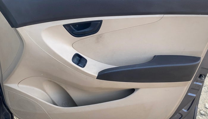 2016 Hyundai Eon ERA +, Petrol, Manual, 37,454 km, Driver Side Door Panels Control