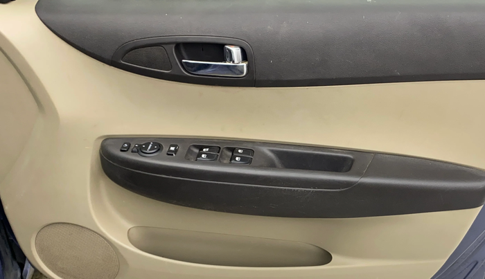 2014 Hyundai i20 SPORTZ 1.2, Petrol, Manual, 89,178 km, Driver Side Door Panels Control