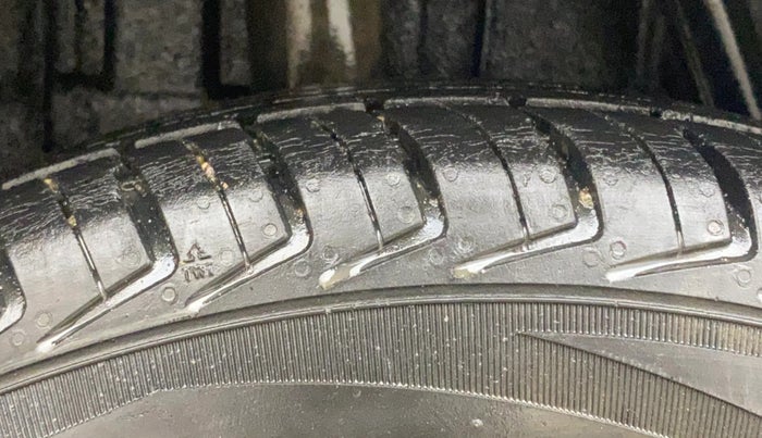 2018 Renault Kwid RXL, Petrol, Manual, 83,810 km, Right Rear Tyre Tread