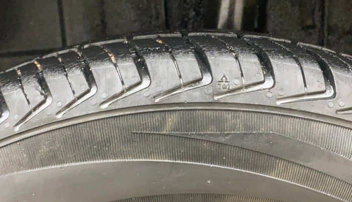 2018 Renault Kwid RXL, Petrol, Manual, 83,810 km, Left Rear Tyre Tread