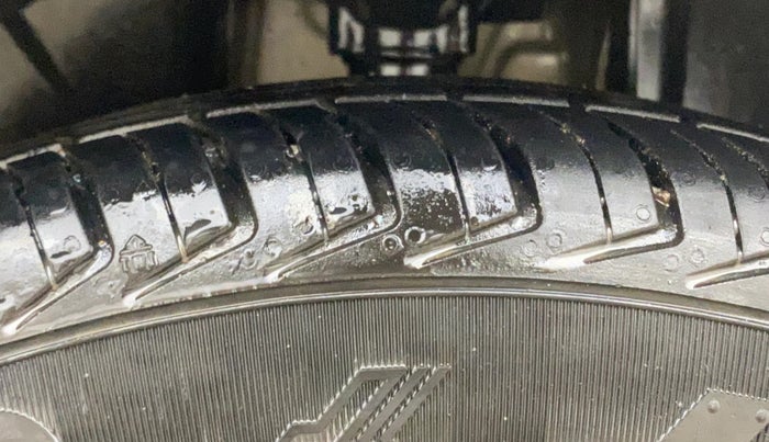 2018 Renault Kwid RXL, Petrol, Manual, 83,810 km, Right Front Tyre Tread