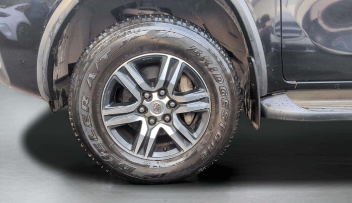 2021 Toyota Fortuner 4X2 MT 2.8 DIESEL, Diesel, Manual, 28,412 km, Left Front Wheel