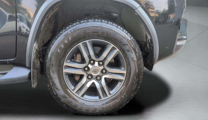 2021 Toyota Fortuner 4X2 MT 2.8 DIESEL, Diesel, Manual, 28,412 km, Right Front Wheel