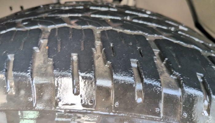 2021 Toyota Fortuner 4X2 MT 2.8 DIESEL, Diesel, Manual, 28,412 km, Right Front Tyre Tread