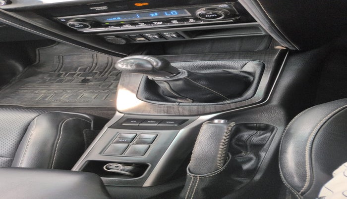 2021 Toyota Fortuner 4X2 MT 2.8 DIESEL, Diesel, Manual, 28,412 km, Gear Lever