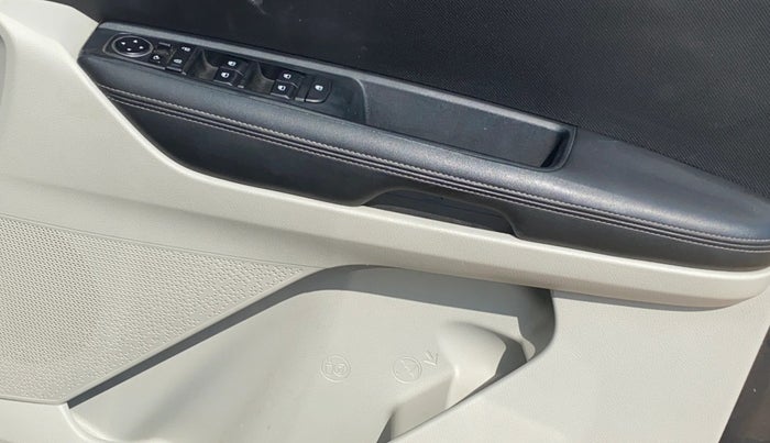 2021 KIA SONET HTX 1.0 IMT, Petrol, Manual, 52,216 km, Driver Side Door Panels Control