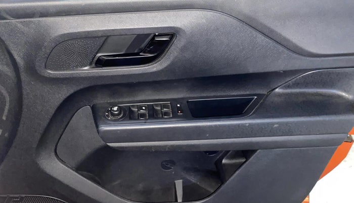 2022 Tata PUNCH ADVENTURE MT, Petrol, Manual, 15,155 km, Driver Side Door Panels Control