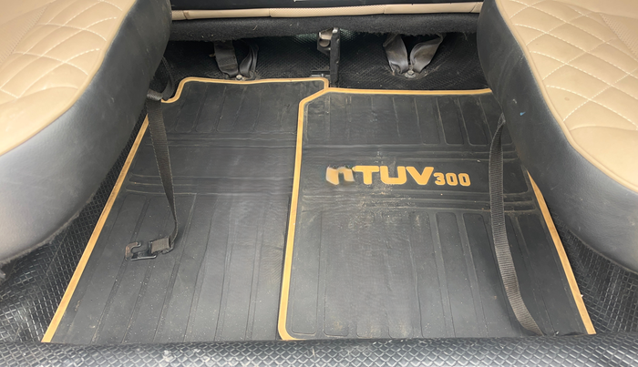 2017 Mahindra TUV300 T10, Diesel, Manual, 1,16,846 km, Boot Inside