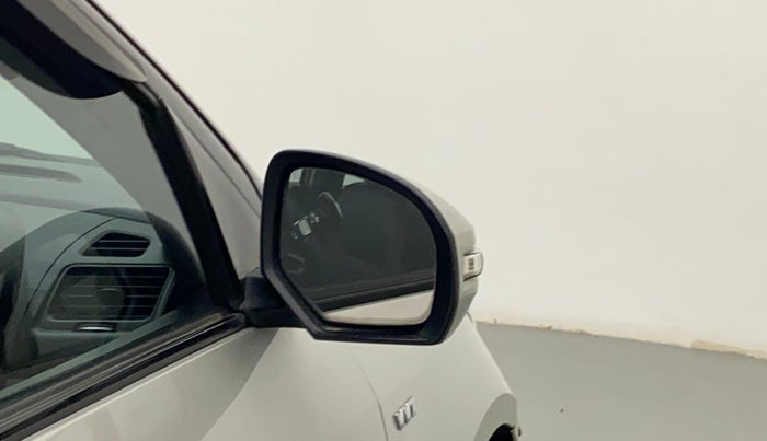 2017 Maruti Swift VXI, Petrol, Manual, 35,343 km, Right rear-view mirror - Folding motor not working