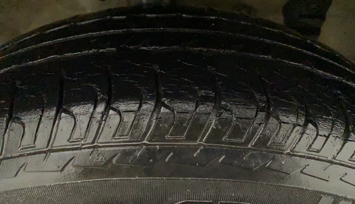 2017 Maruti Swift VXI, Petrol, Manual, 35,343 km, Right Front Tyre Tread