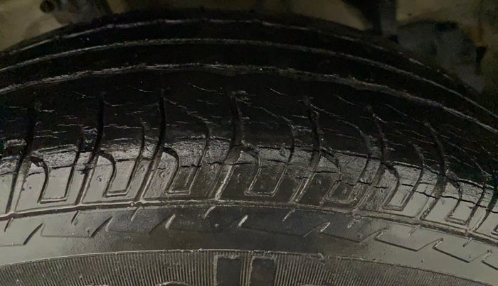 2017 Maruti Swift VXI, Petrol, Manual, 35,343 km, Left Front Tyre Tread