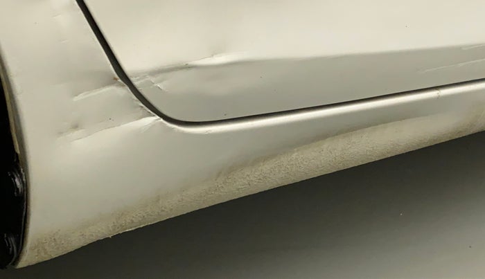 2017 Maruti Swift VXI, Petrol, Manual, 35,343 km, Right running board - Slightly dented