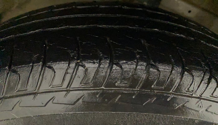 2017 Maruti Swift VXI, Petrol, Manual, 35,343 km, Right Rear Tyre Tread