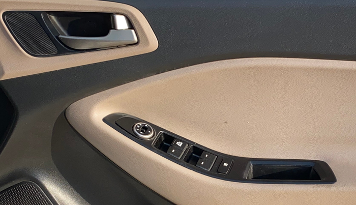 2016 Hyundai Elite i20 MAGNA 1.2, Petrol, Manual, 58,253 km, Driver Side Door Panels Control